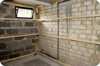 Isolering mot vägg i källare blir för fuktig